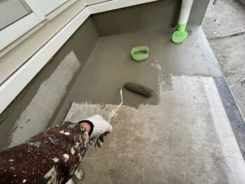 【プライマー塗布中】ベランダ