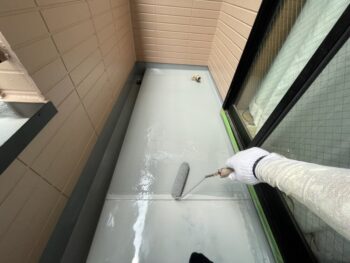 【トップコート塗布中】ベランダ防水
