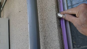【へら均し】建具廻りコーキング
